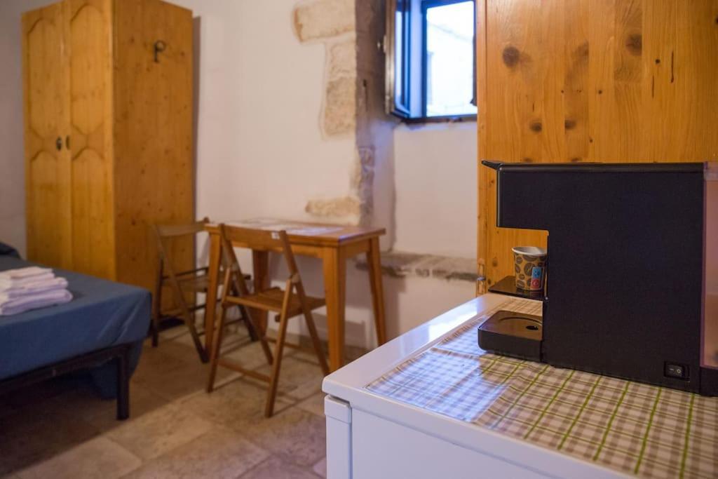 Zeus, Nel Cuore Del Centro Storico Ceglie Messapica Extérieur photo